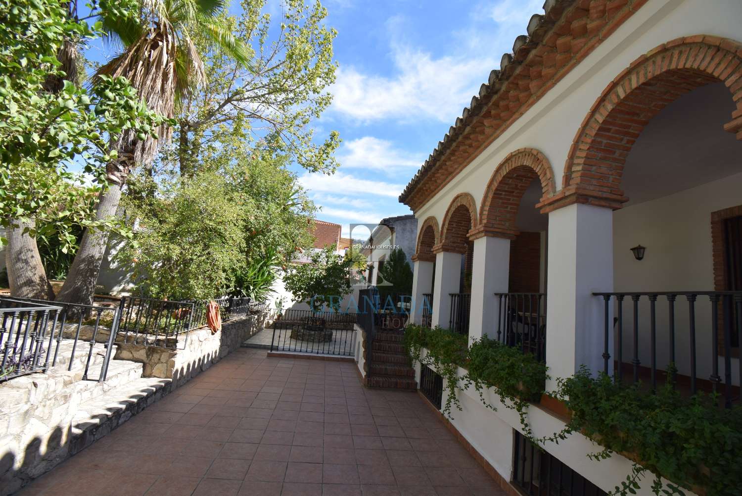 Fritliggende villa på 15 minutter til Granada by