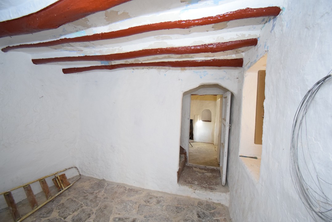 BEAUTIFUL TYPICAL ANDALUSIAN FARMHOUSE TO RESTORE