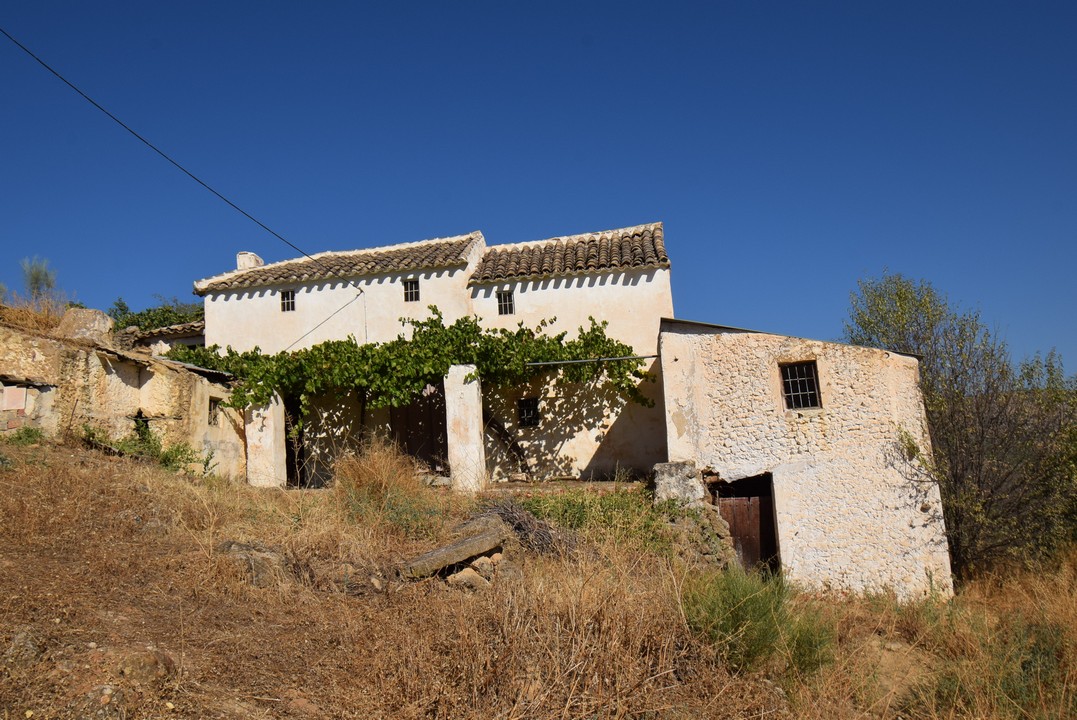 SMUK TYPISK ANDALUSISK GÅRDHUS TIL GENOPRETTELSE