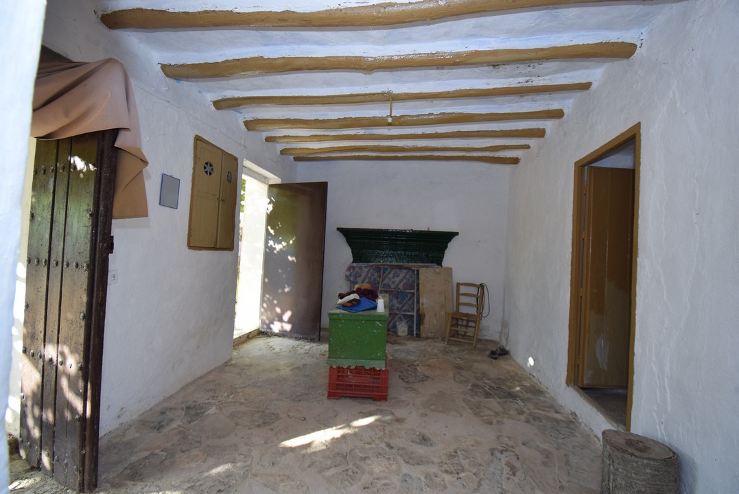 BEAUTIFUL TYPICAL ANDALUSIAN FARMHOUSE TO RESTORE