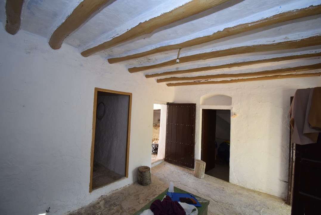 BEAUTIFUL TYPICAL ANDALUSIAN FARMHOUSE TO RESTORE