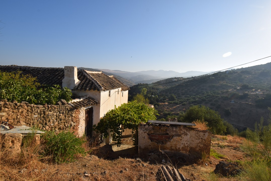 MOOIE TYPISCHE ANDALUSISCHE BOERDERIJ OM TE HERSTELLEN