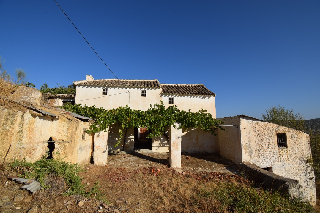 BEAUTIFUL TYPICAL ANDALUSIAN FARMHOUSE TO RESTORE