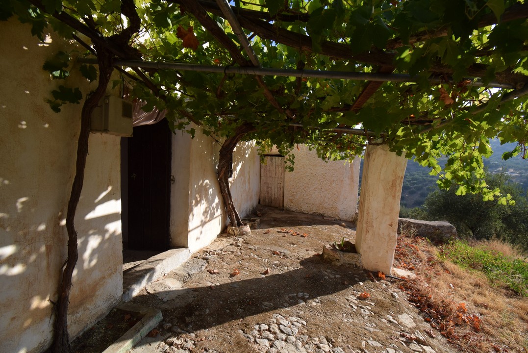 BEAUTIFUL TYPICAL ANDALUSIAN FARMHOUSE TO RESTORE