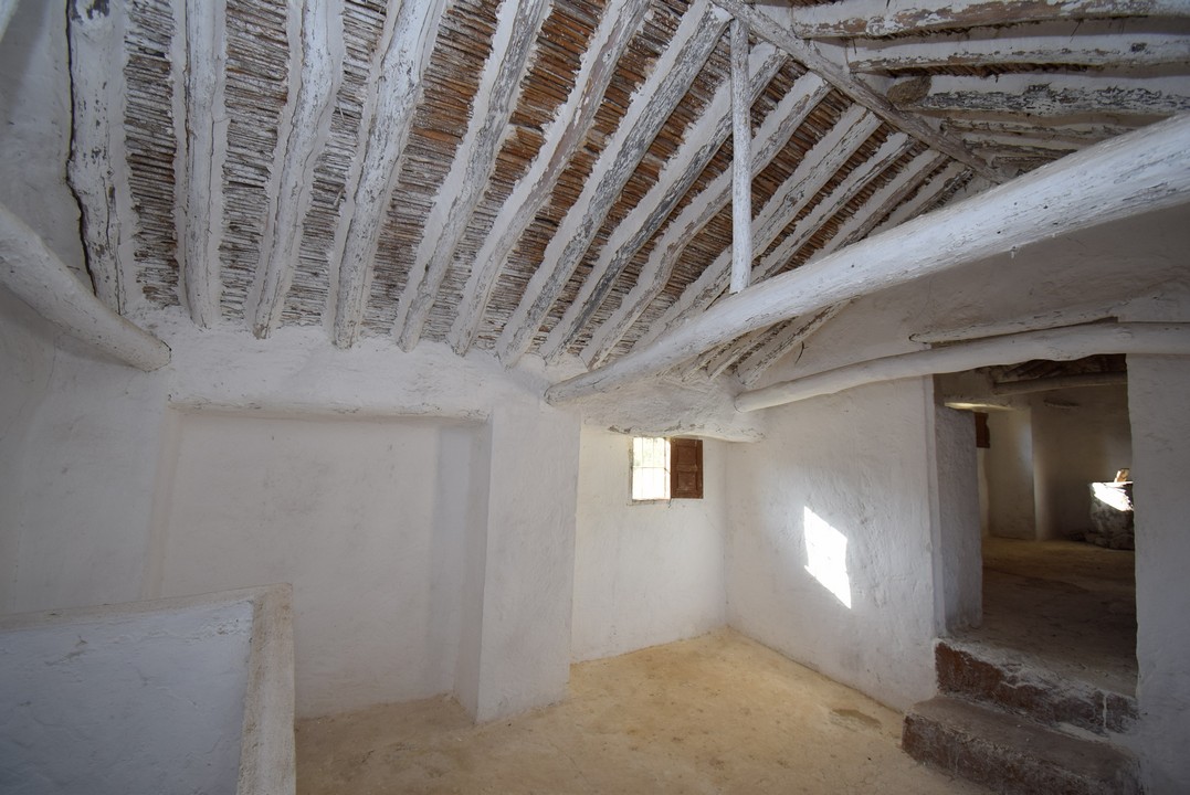 BEAUTIFUL TYPICAL ANDALUSIAN FARMHOUSE TO RESTORE