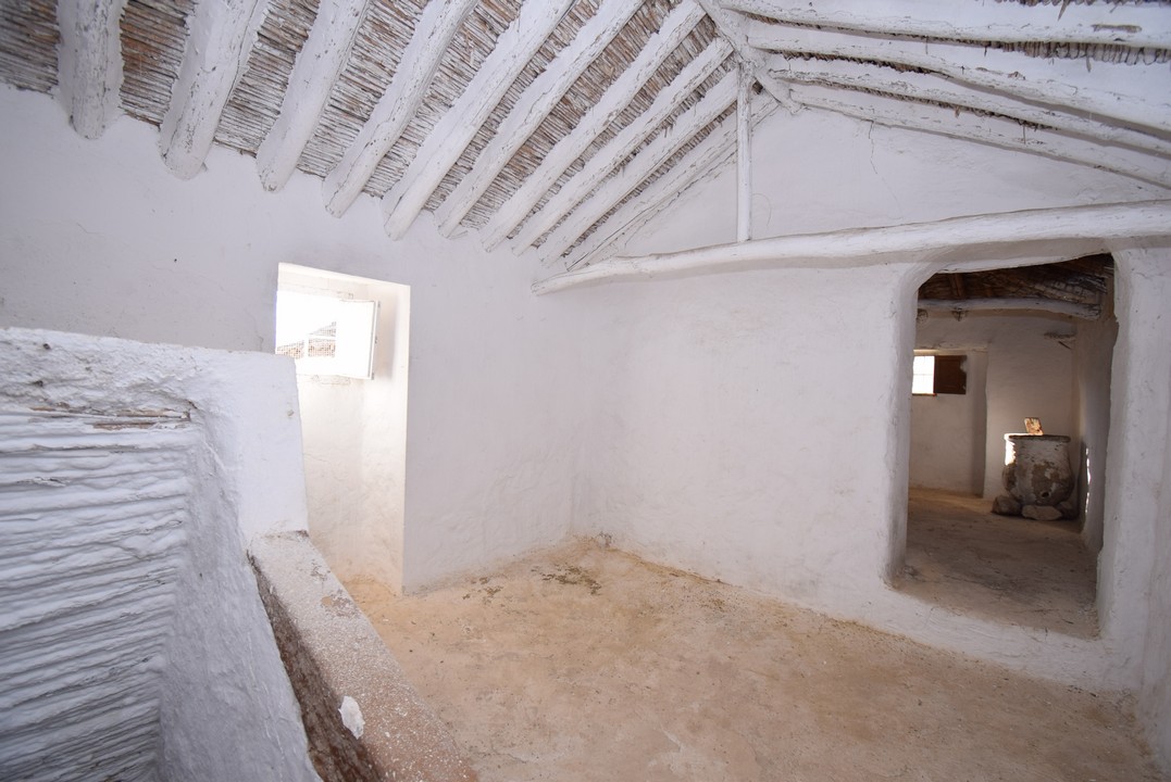 BEAUTIFUL TYPICAL ANDALUSIAN FARMHOUSE TO RESTORE