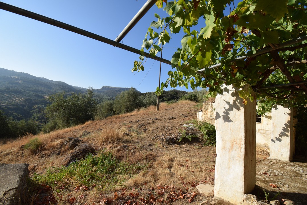 SCHÖNES TYPISCHES ANDALUSISCHES BAUERNHAUS ZUM WIEDERHERSTELLEN