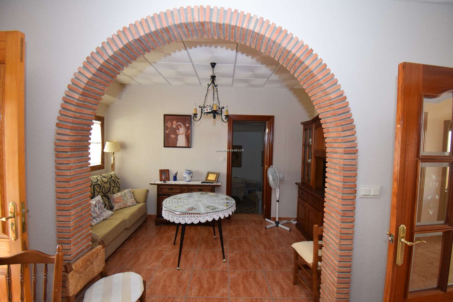 AMAZING BARGAIN -LARGE HISTORIC BUILDING NEAR GRANADA CITY