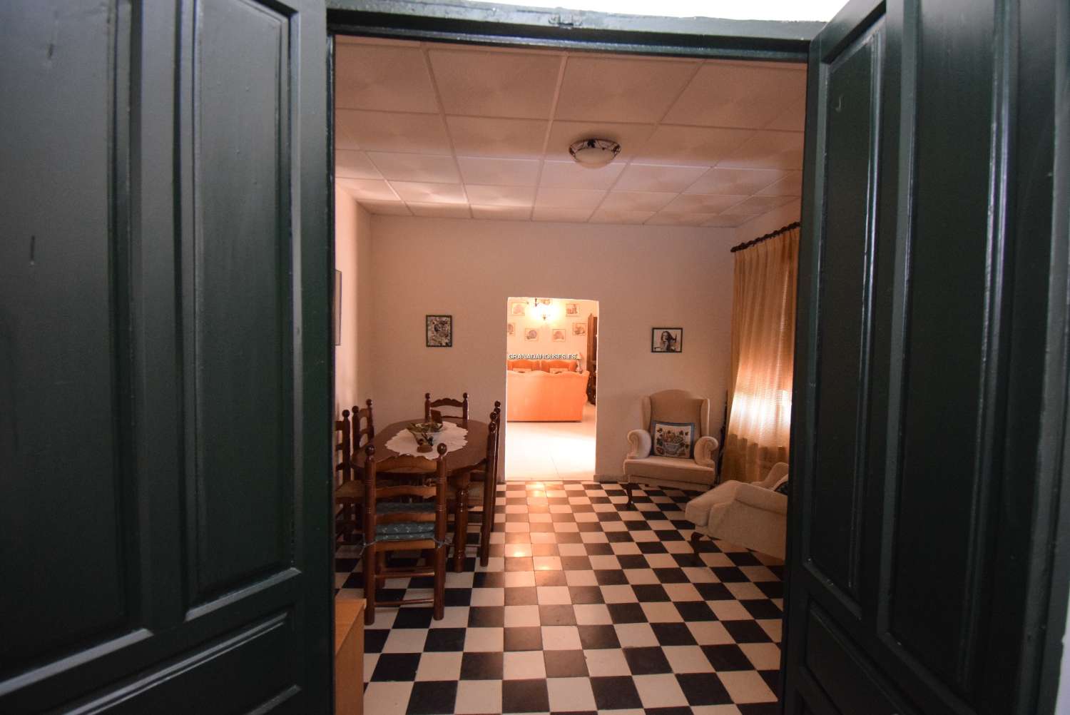 AMAZING BARGAIN -LARGE HISTORIC BUILDING NEAR GRANADA CITY