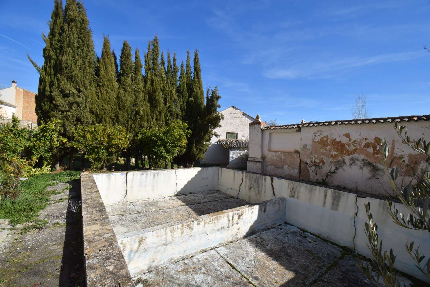 FANTASTISK FYND - STOR HISTORISK BYGGNAD NÄRA GRANADA STAD