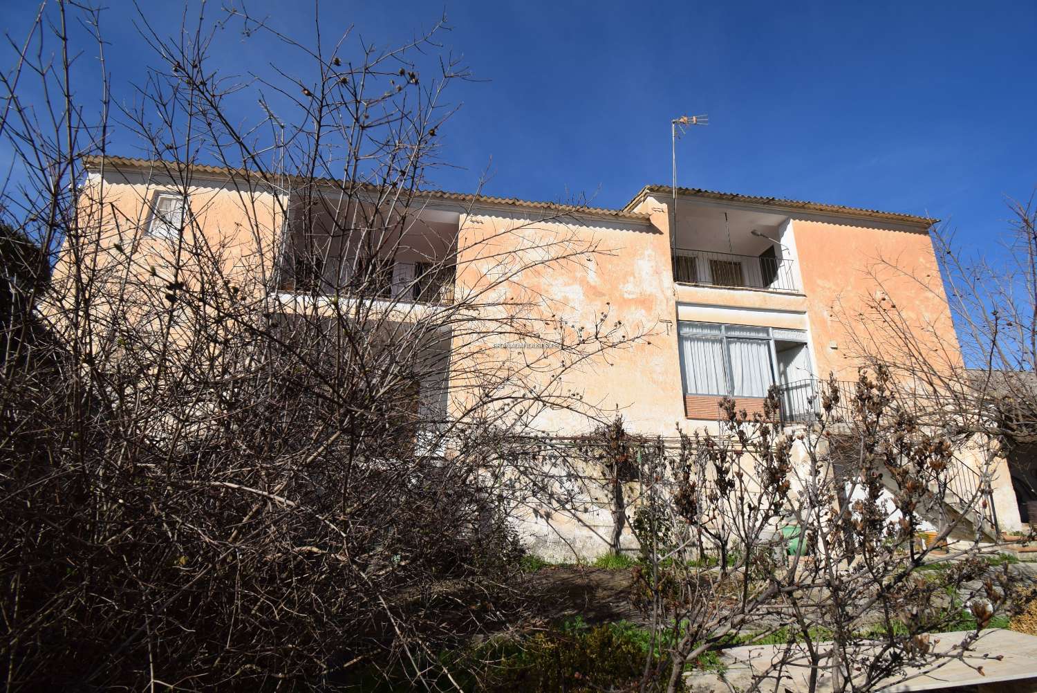 INCREÍBLE GANGA - GRAN EDIFICIO HISTÓRICO CERCA DE LA CIUDAD DE GRANADA