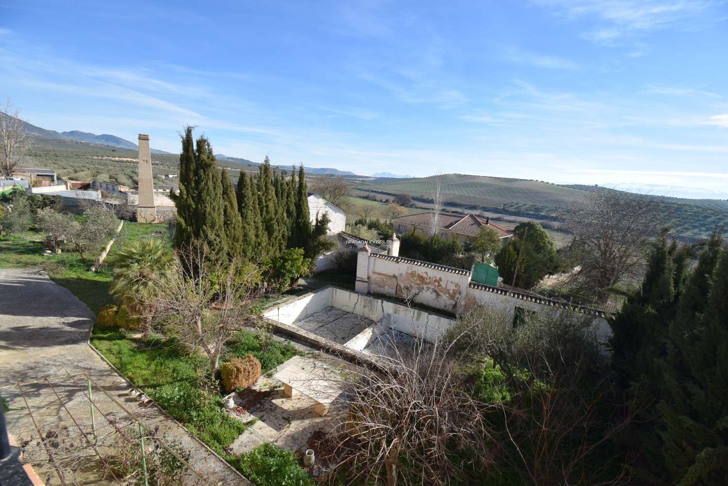 TOLLES SCHNÄPPCHEN – GROßES HISTORISCHES GEBÄUDE IN DER NÄHE VON GRANADA CITY