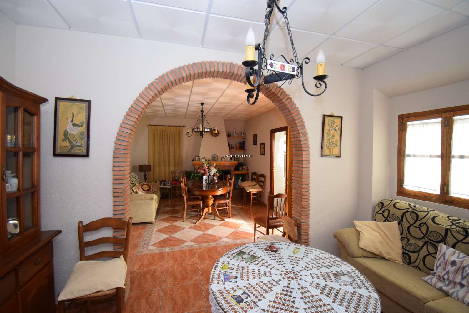 AMAZING BARGAIN -LARGE HISTORIC BUILDING NEAR GRANADA CITY