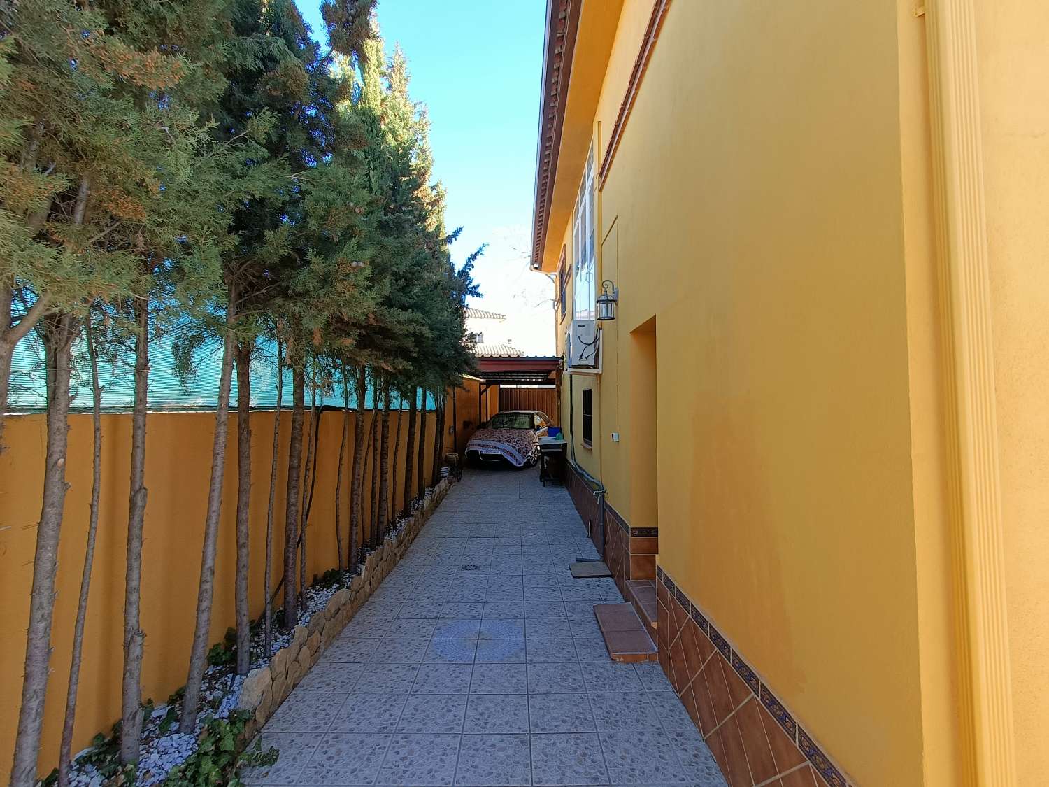 Stort fristående hus med 2 separata lägenheter nära Granada stad