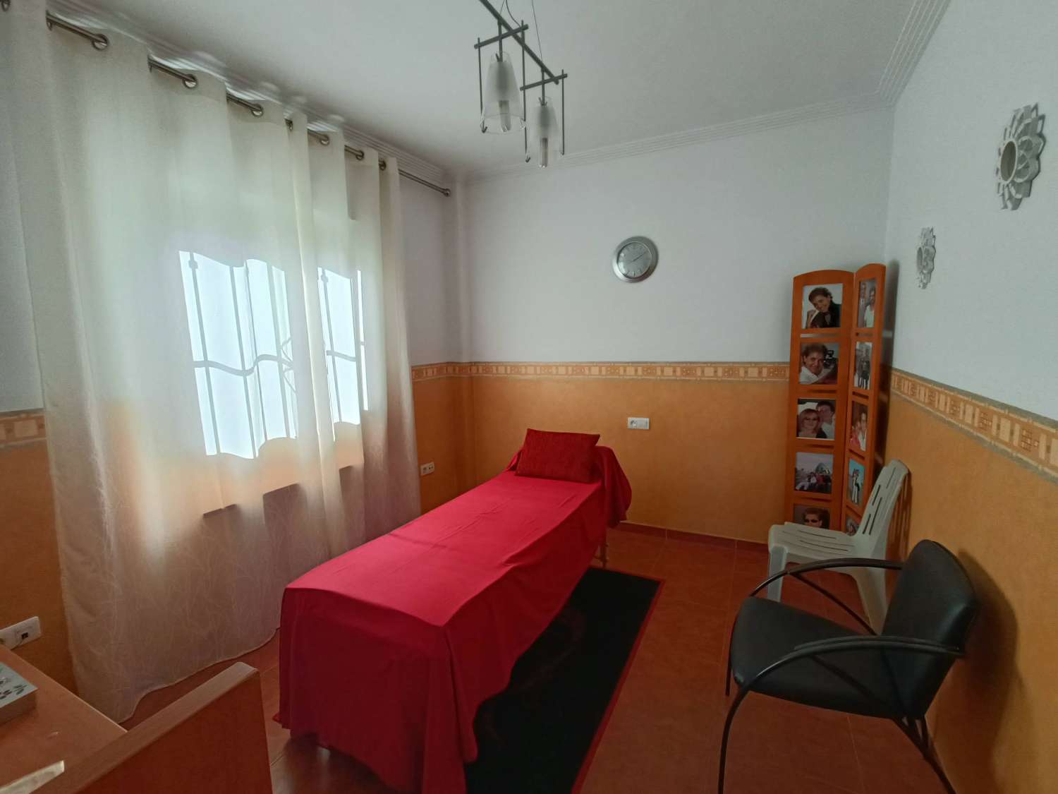 Gran casa unifamiliar con 2 apartamentos separados cerca de Granada ciudad