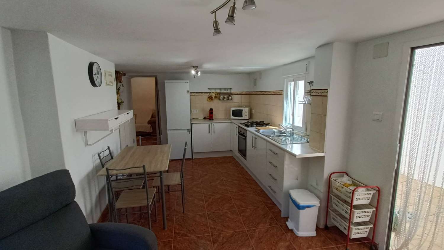 Casa di paese completamente ristrutturata con patio antistante