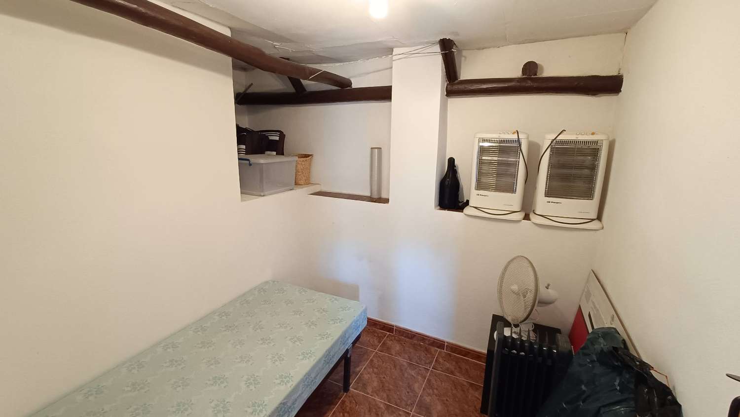 Casa di paese completamente ristrutturata con patio antistante