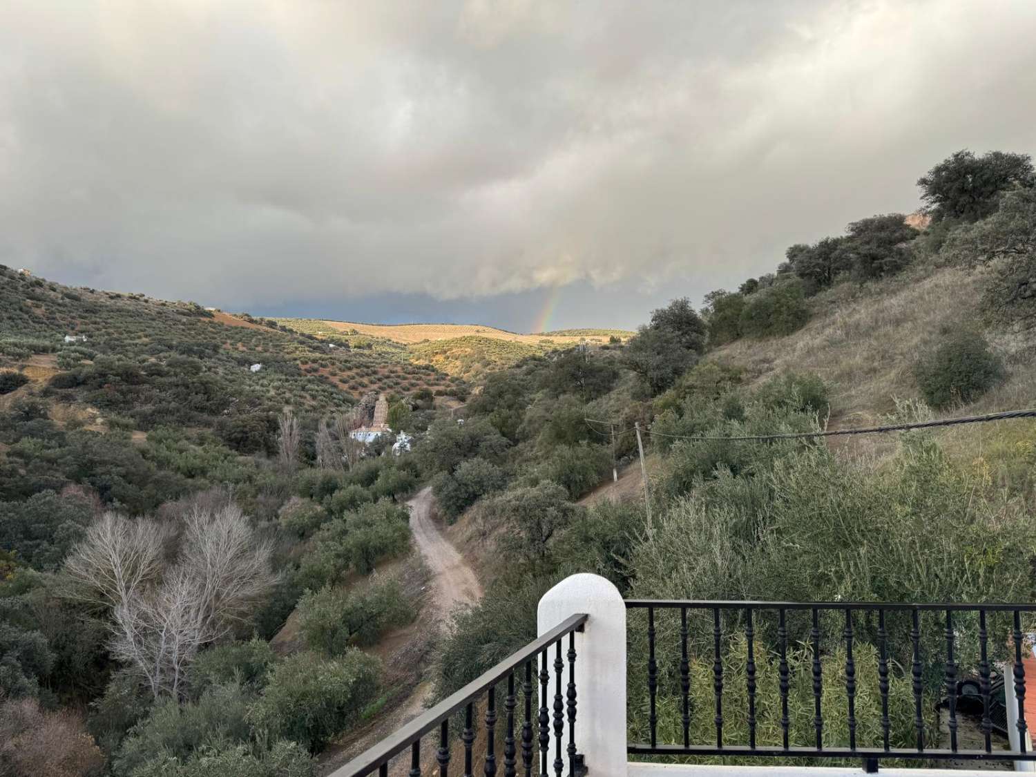 Gran casa de campo con piscina en un paraje natural bonito y tranquilo