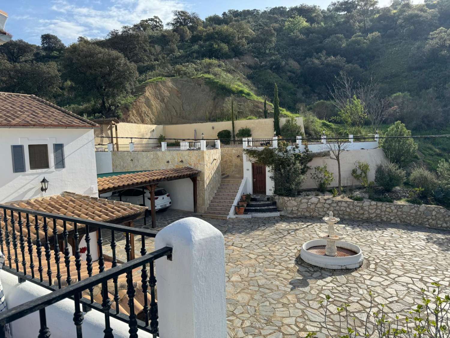 Gran casa de campo con piscina en un paraje natural bonito y tranquilo