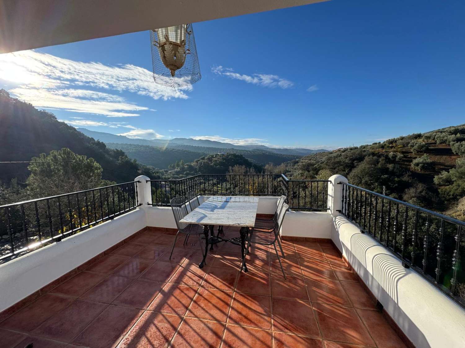 Gran casa de campo con piscina en un paraje natural bonito y tranquilo