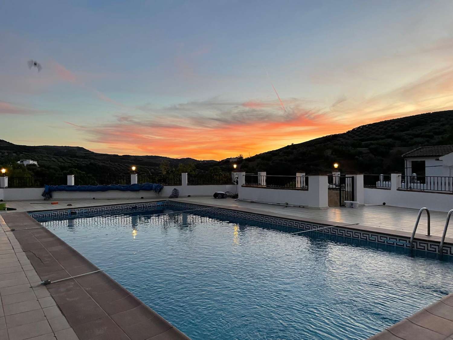Gran casa de campo con piscina en un paraje natural bonito y tranquilo
