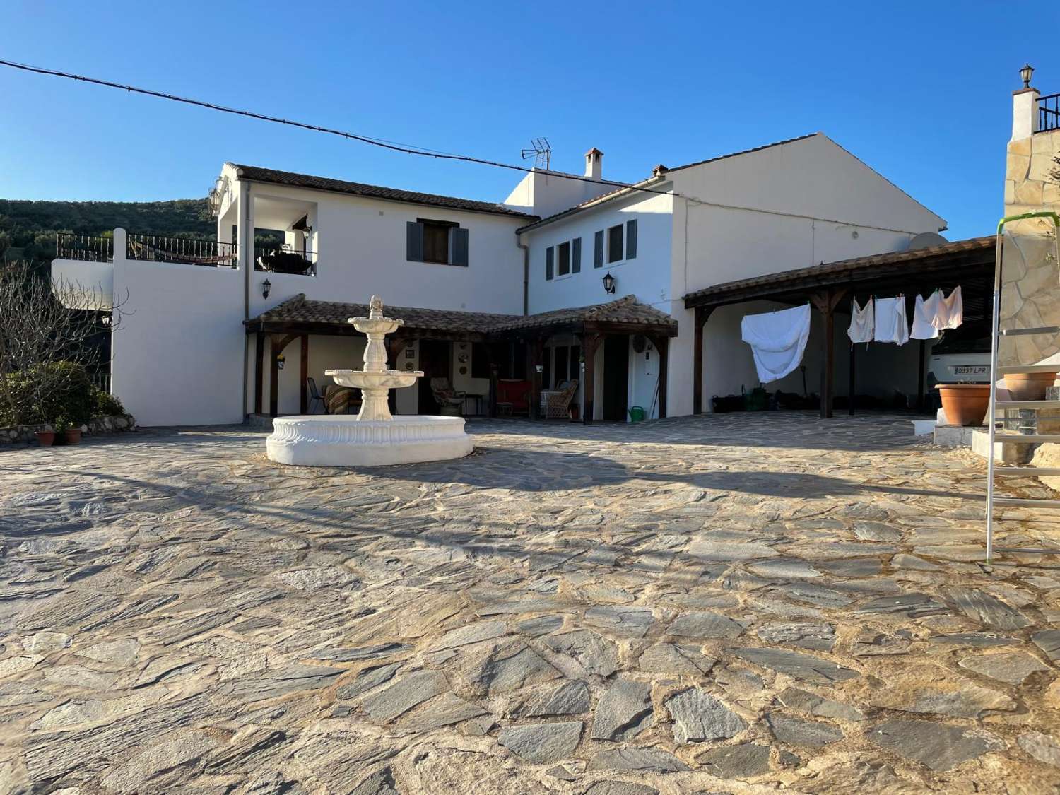 Gran casa de campo con piscina en un paraje natural bonito y tranquilo