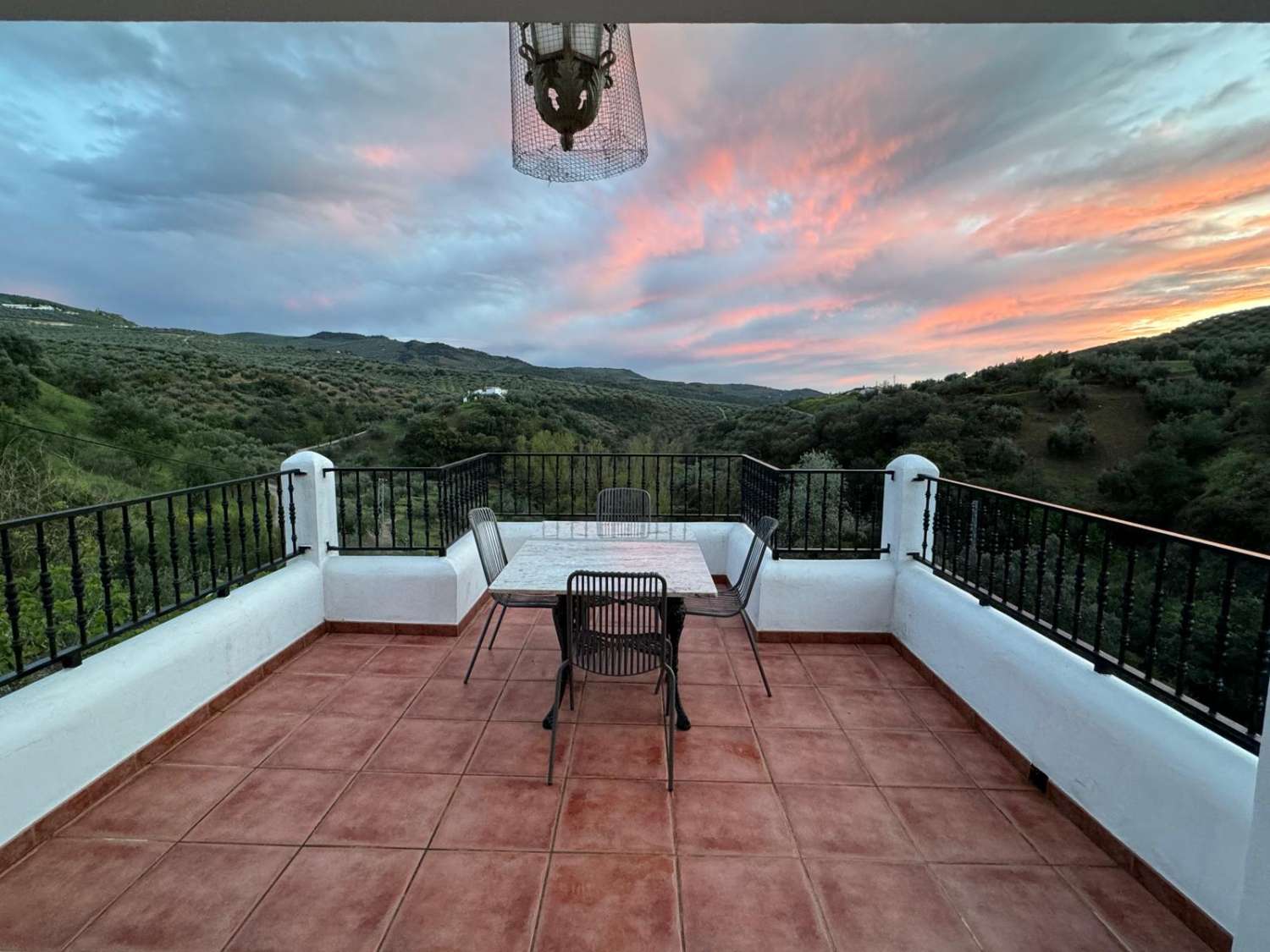 Gran casa de campo con piscina en un paraje natural bonito y tranquilo