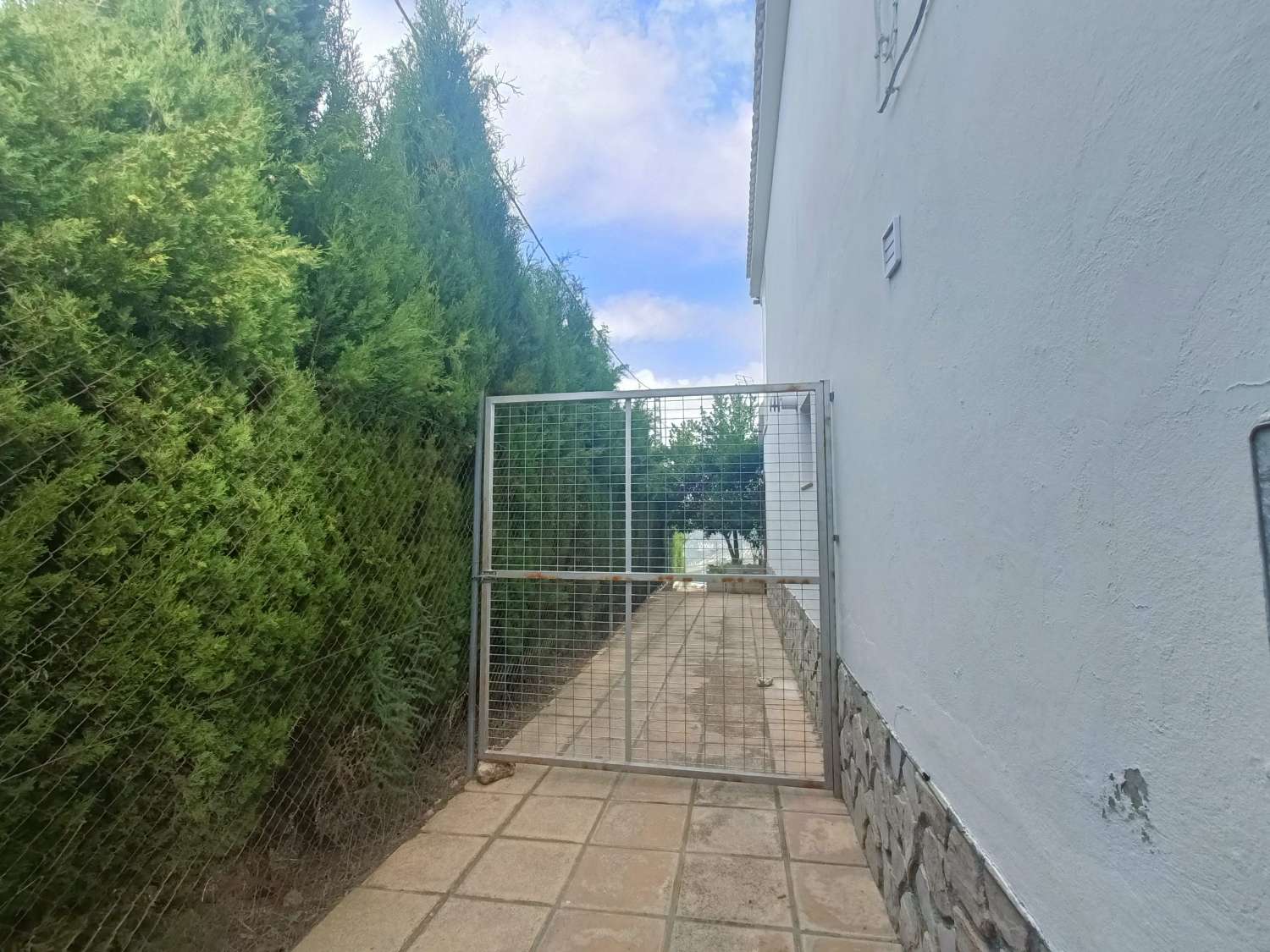 Gran casa independiente con magníficas vistas en las afueras del pueblo