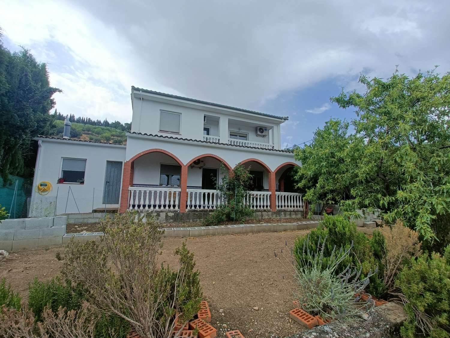 Gran casa independiente con magníficas vistas en las afueras del pueblo