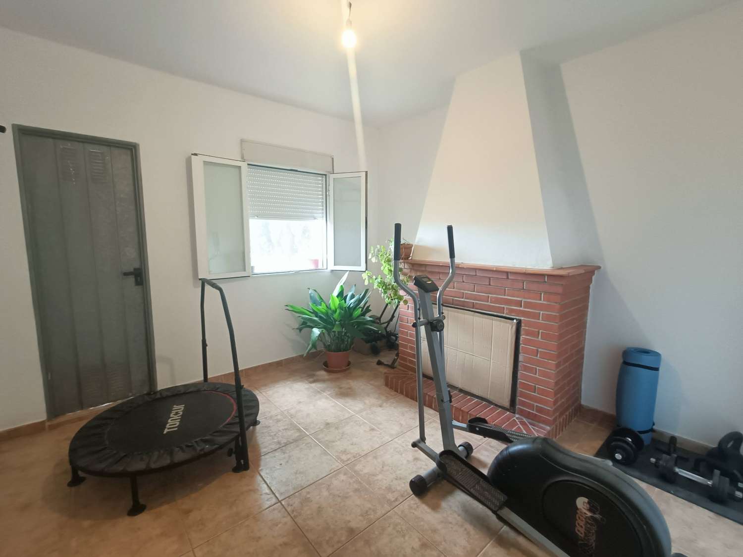 Gran casa independiente con magníficas vistas en las afueras del pueblo