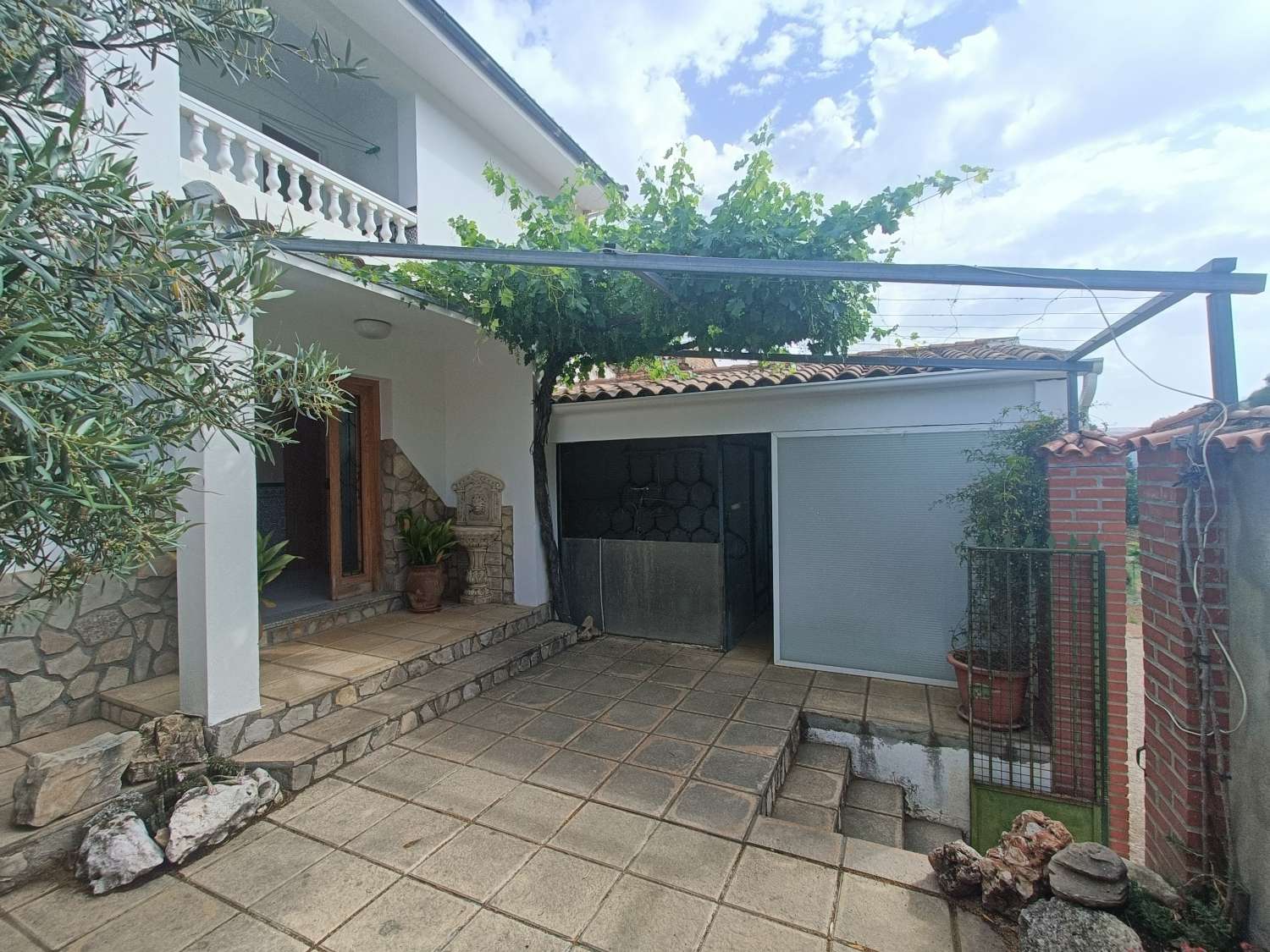 Gran casa independiente con magníficas vistas en las afueras del pueblo