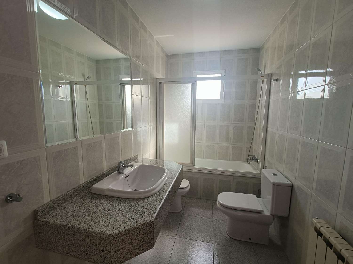 Gran casa independiente con magníficas vistas en las afueras del pueblo