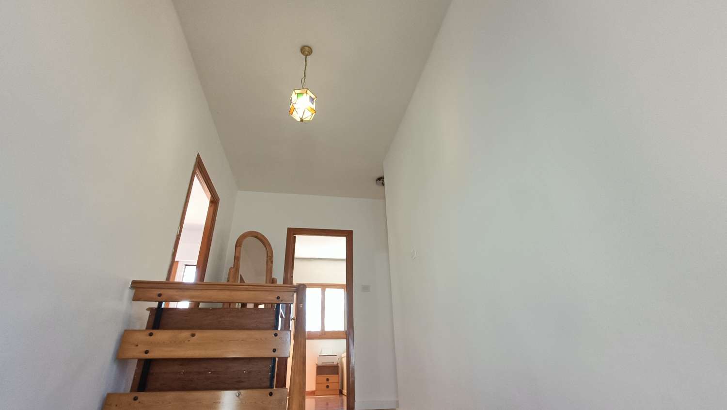 Estupenda casa independiente con piscina, jardín, garaje y almacenes
