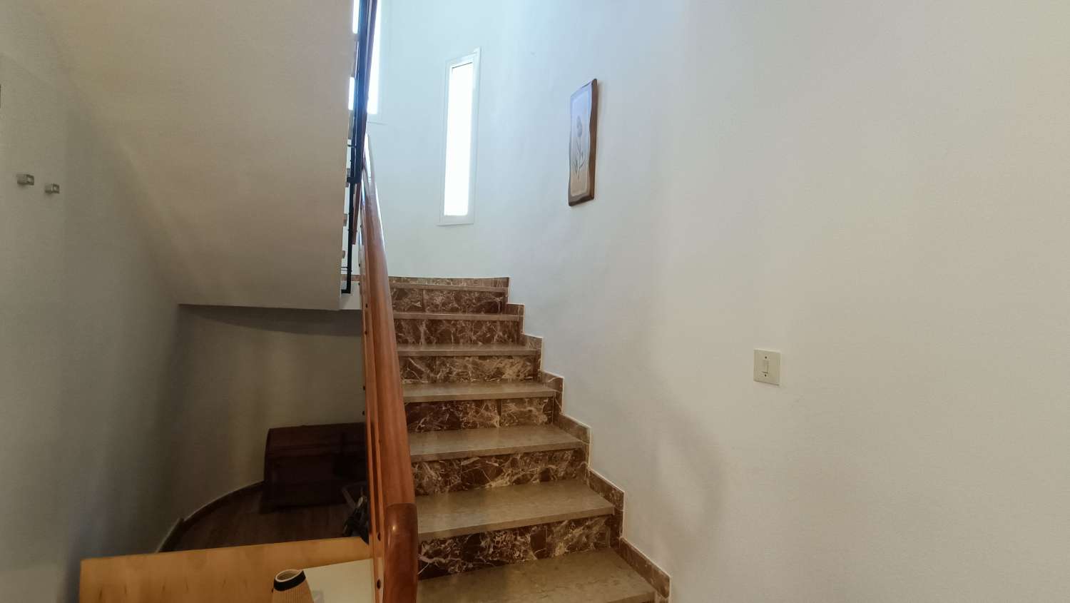 Estupenda casa independiente con piscina, jardín, garaje y almacenes