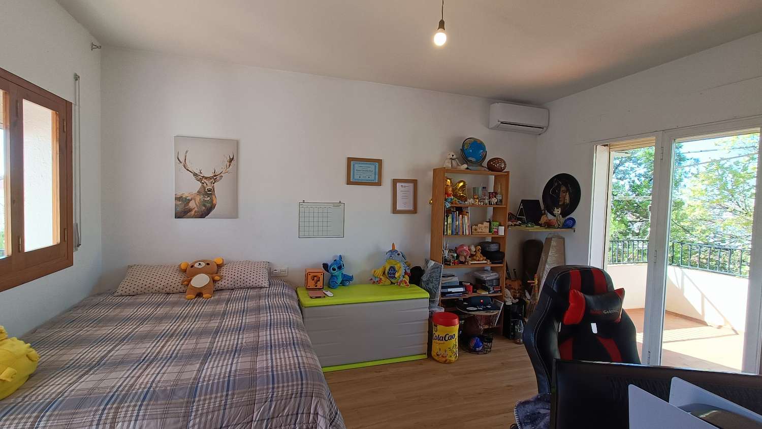 Estupenda casa independiente con piscina, jardín, garaje y almacenes