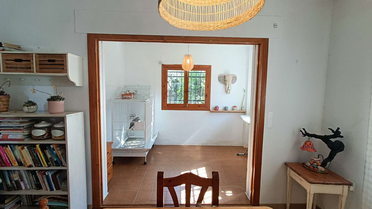 Estupenda casa independiente con piscina, jardín, garaje y almacenes