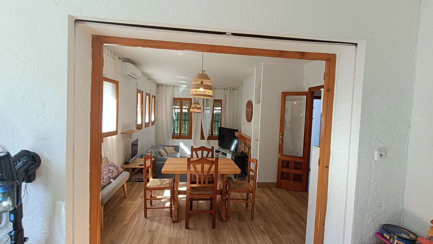 Estupenda casa independiente con piscina, jardín, garaje y almacenes