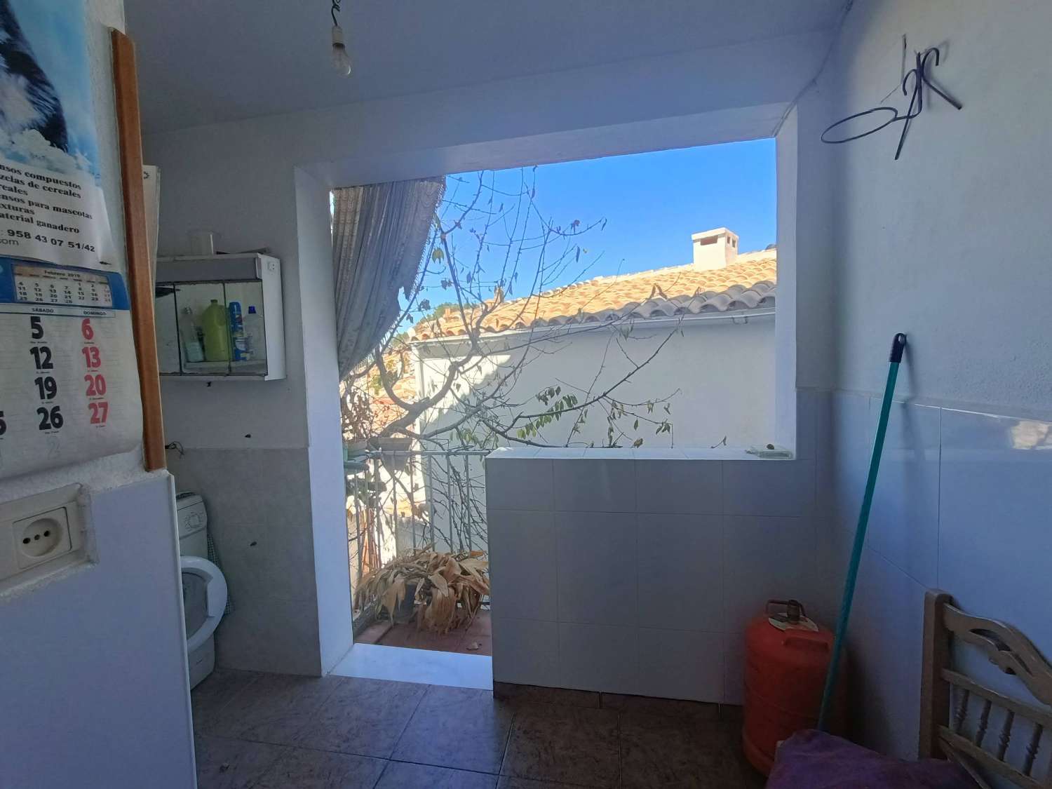 Casa con dos apartamentos, sótano, patio y estupendas vistas