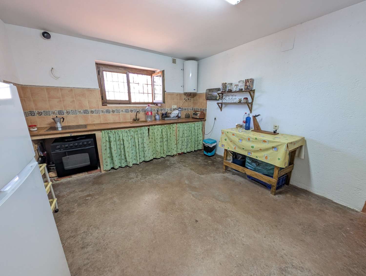 Lovely country house with large plot of land and fantastic views