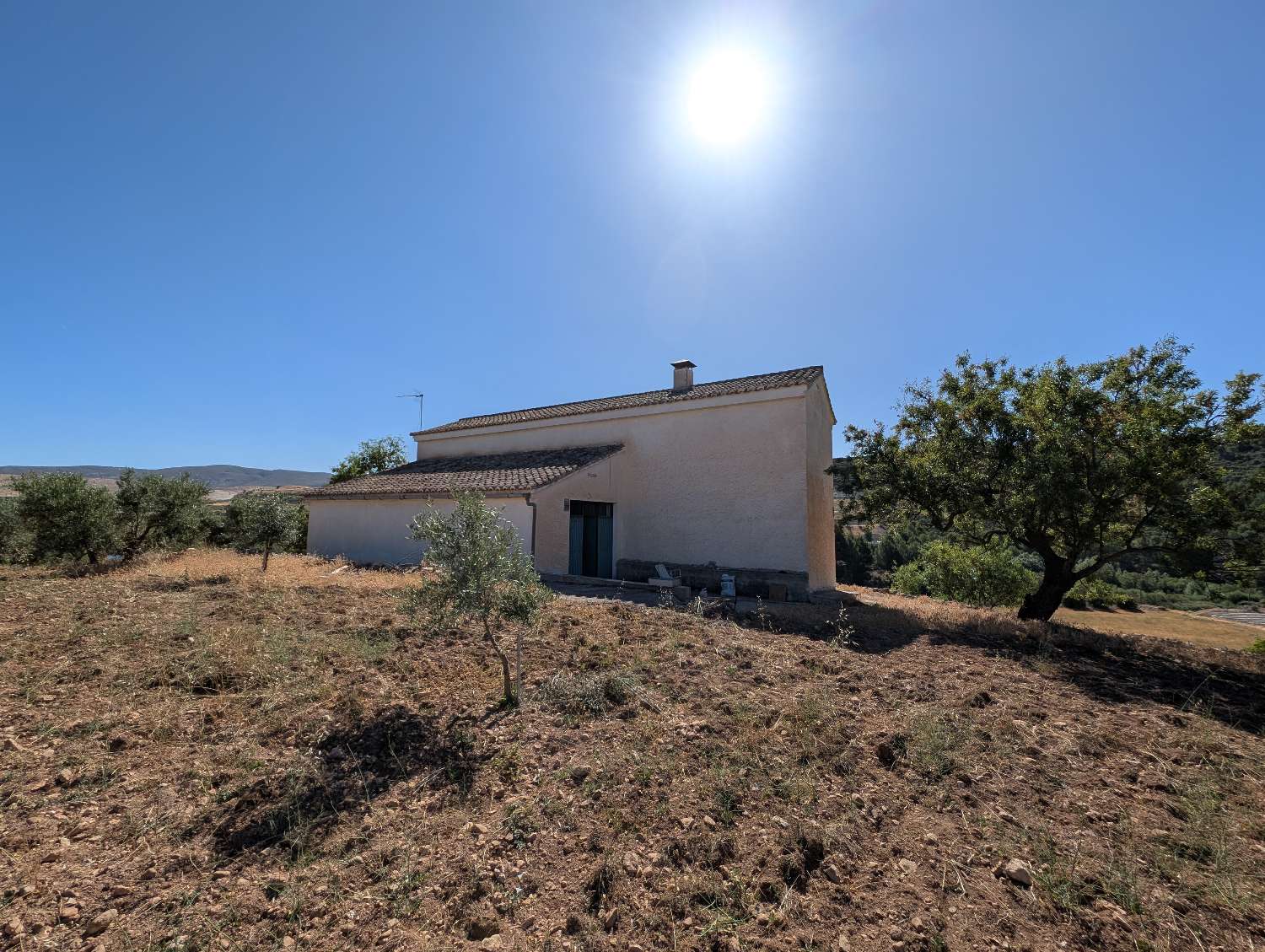 Lovely country house with large plot of land and fantastic views