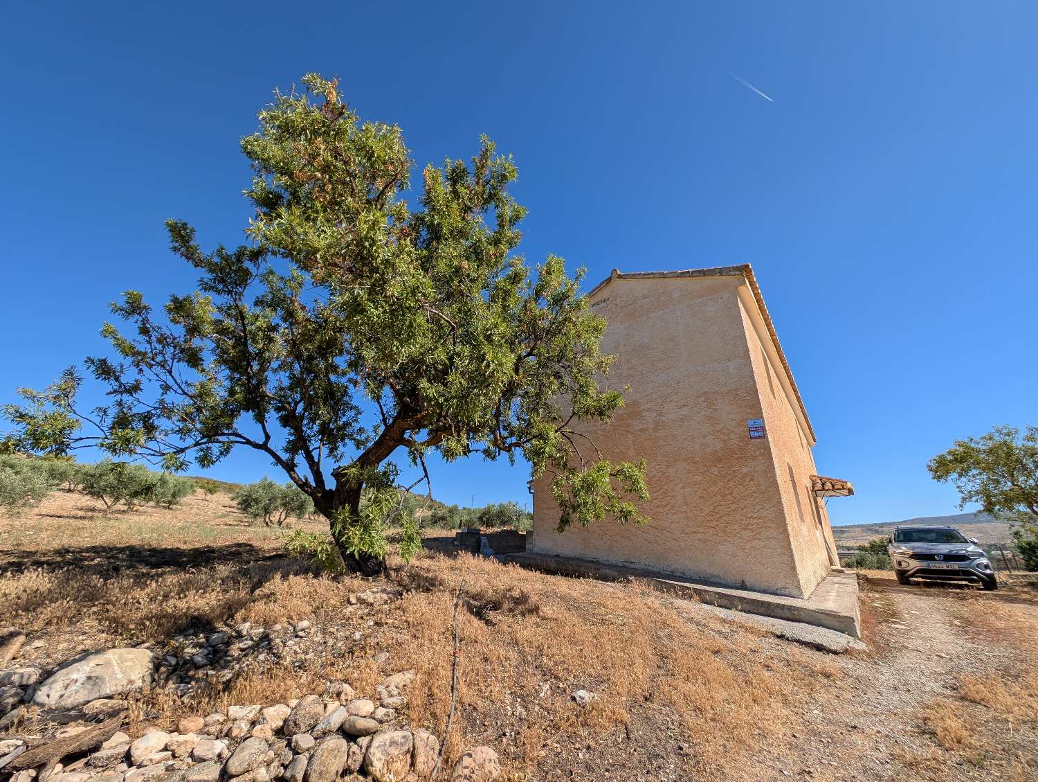 Lovely country house with large plot of land and fantastic views