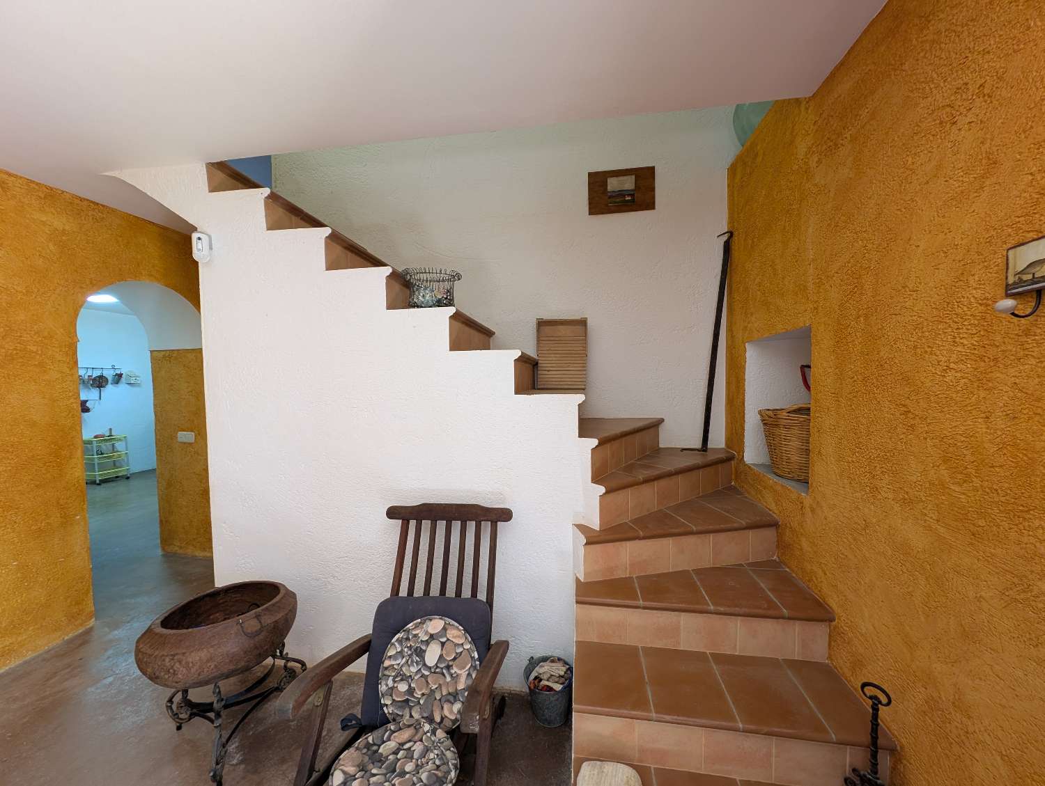 Lovely country house with large plot of land and fantastic views