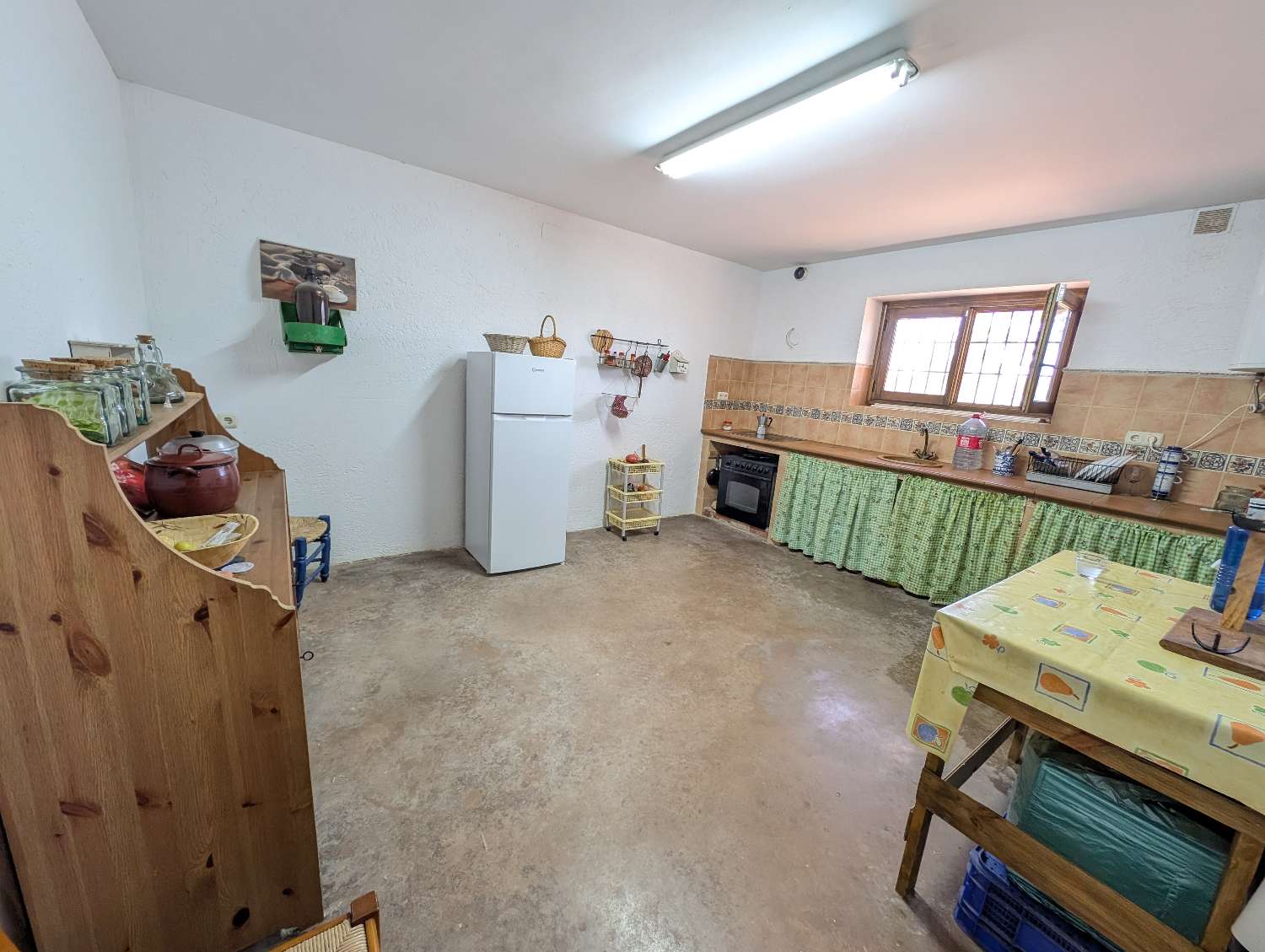 Lovely country house with large plot of land and fantastic views