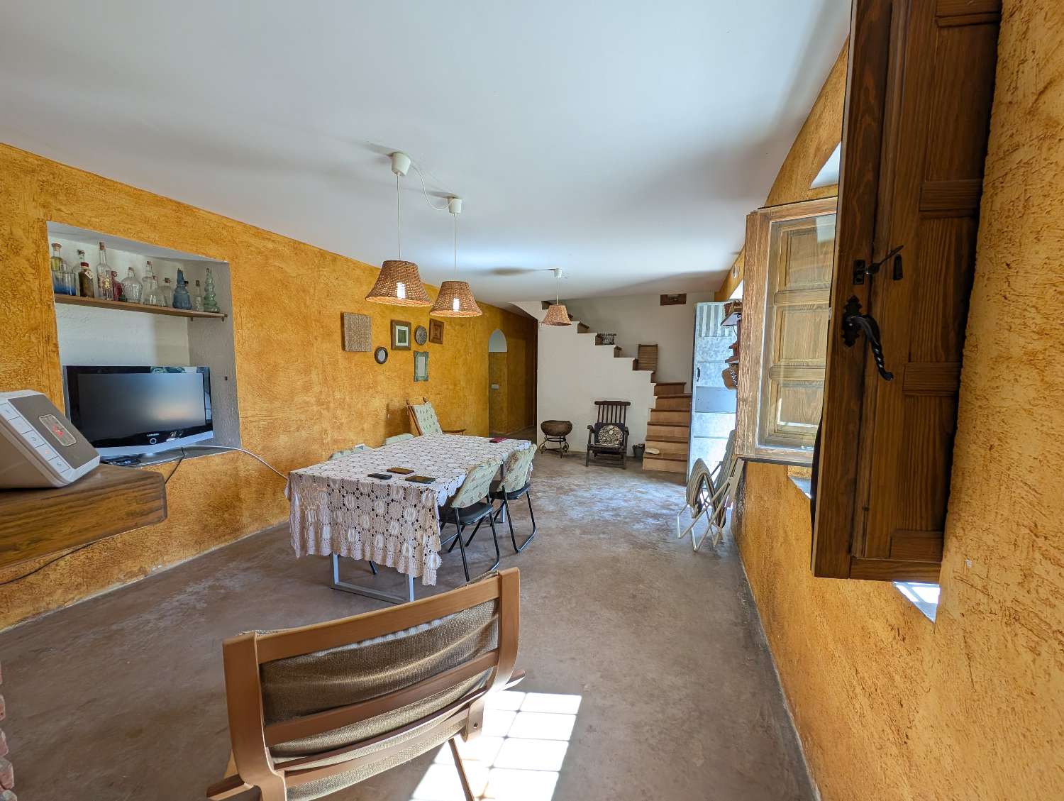 Lovely country house with large plot of land and fantastic views