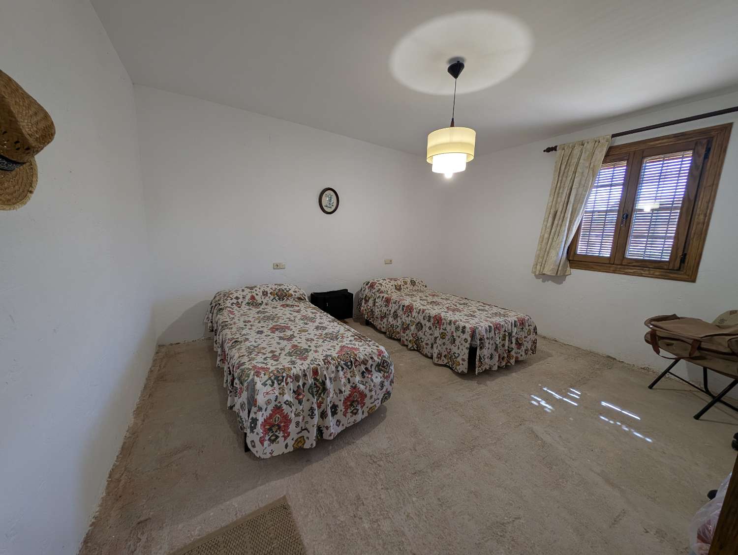 Lovely country house with large plot of land and fantastic views