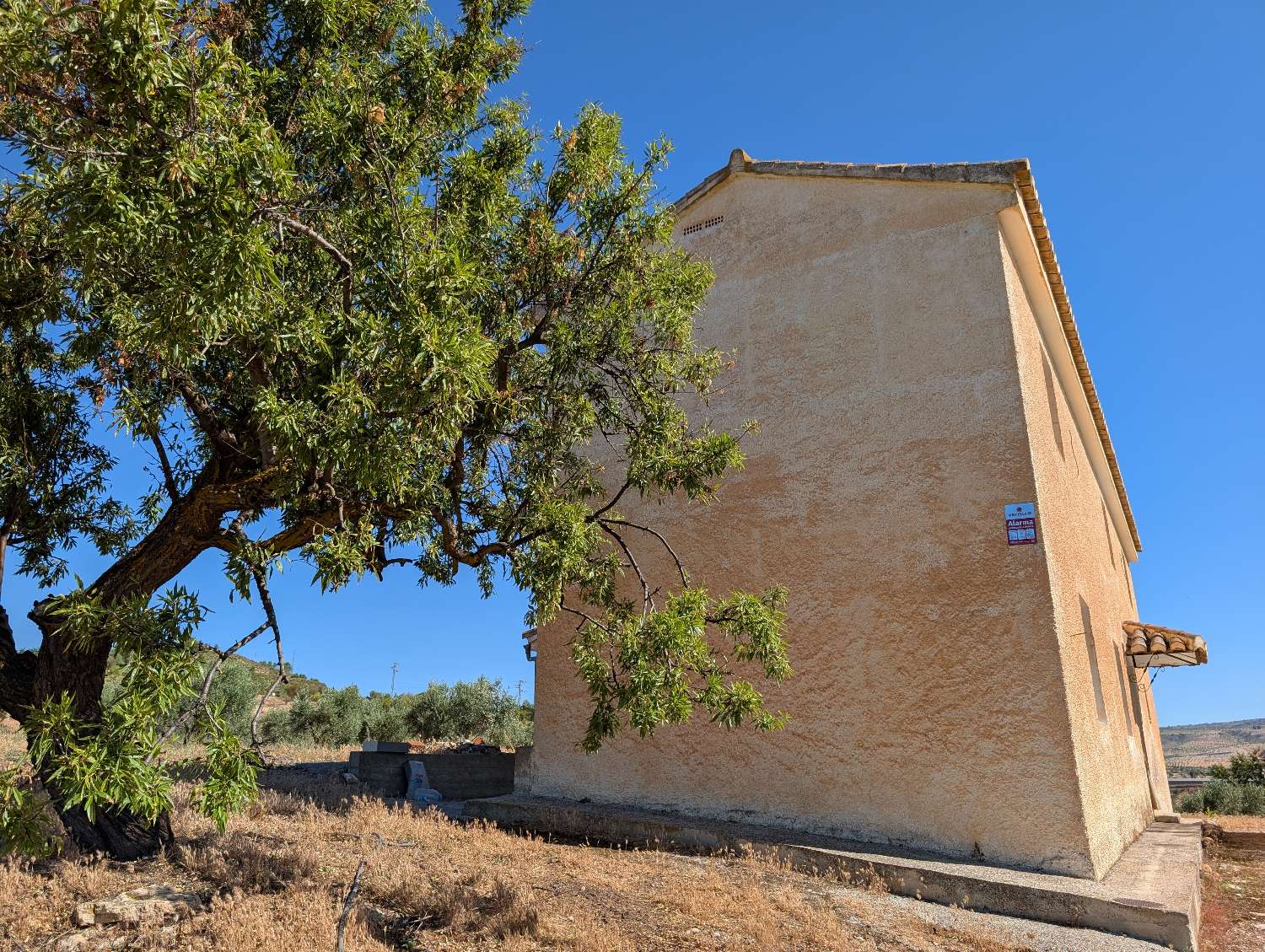Lovely country house with large plot of land and fantastic views