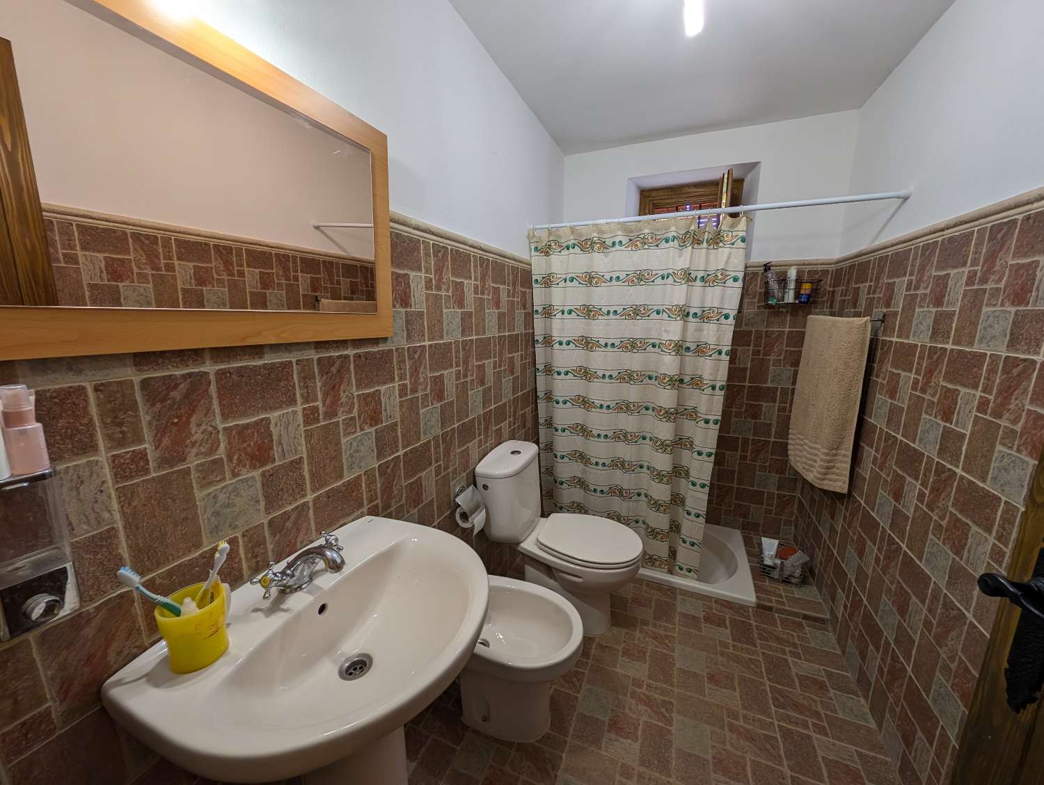 Lovely country house with large plot of land and fantastic views