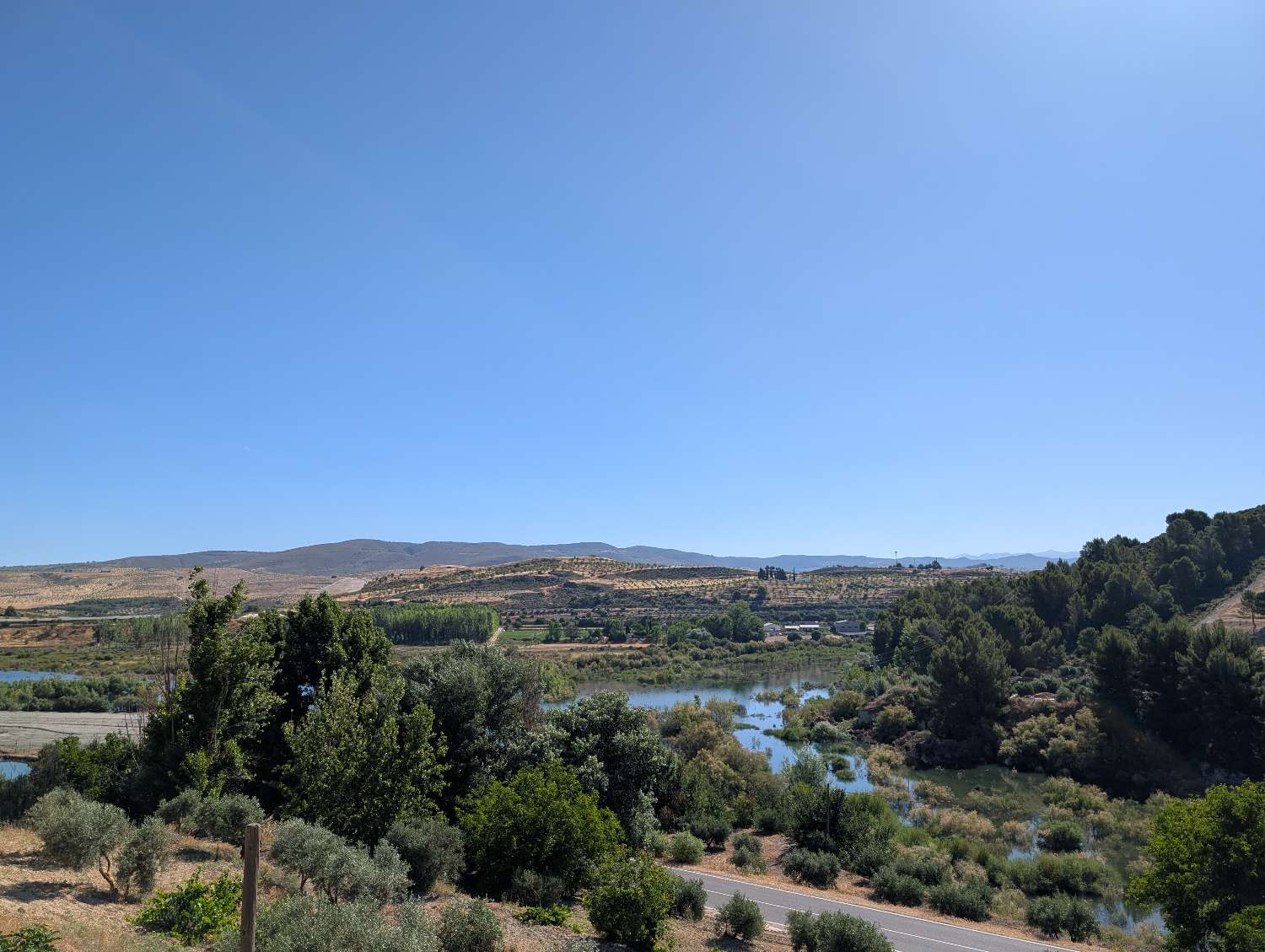 Lovely country house with large plot of land and fantastic views