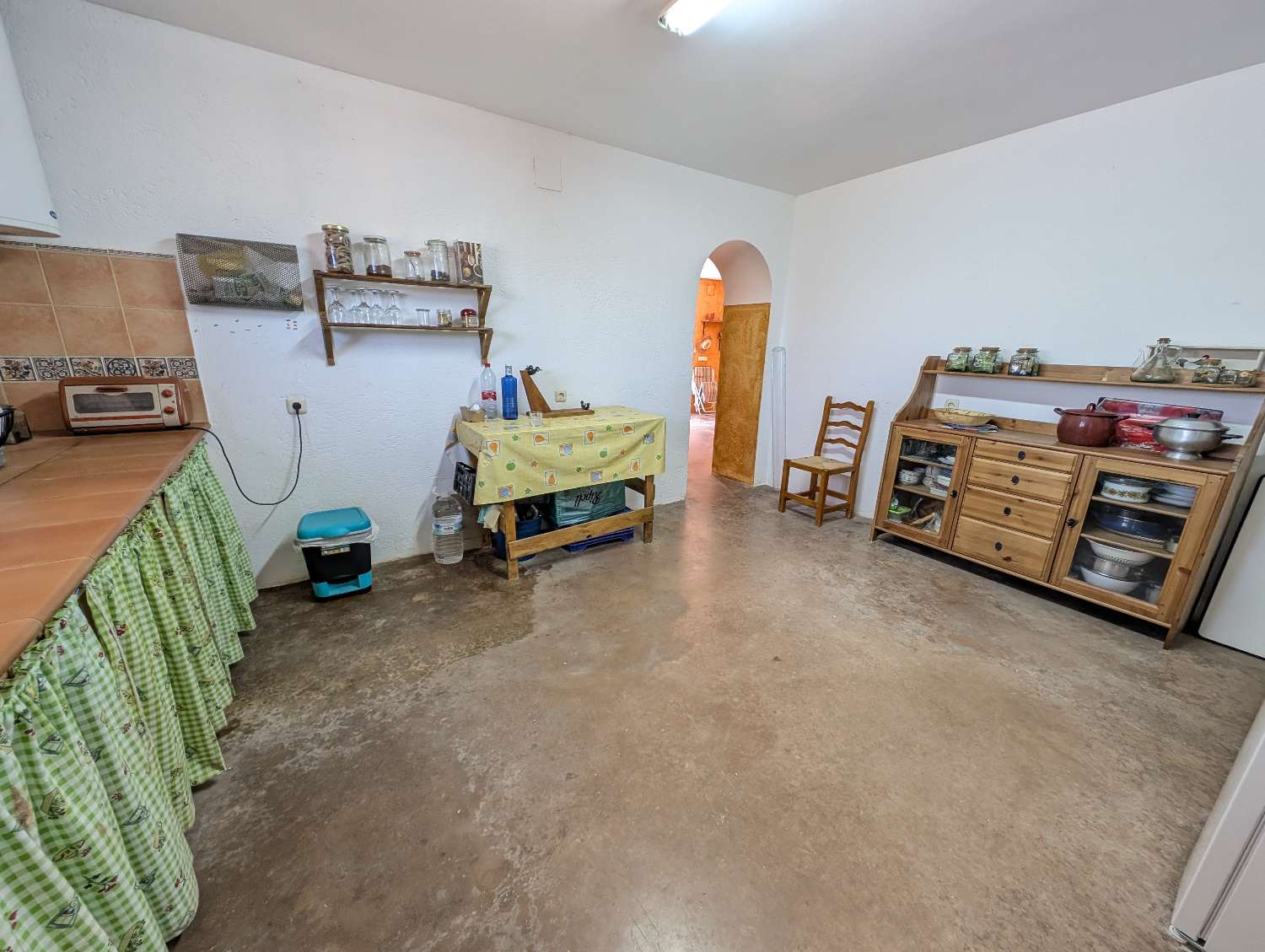 Lovely country house with large plot of land and fantastic views