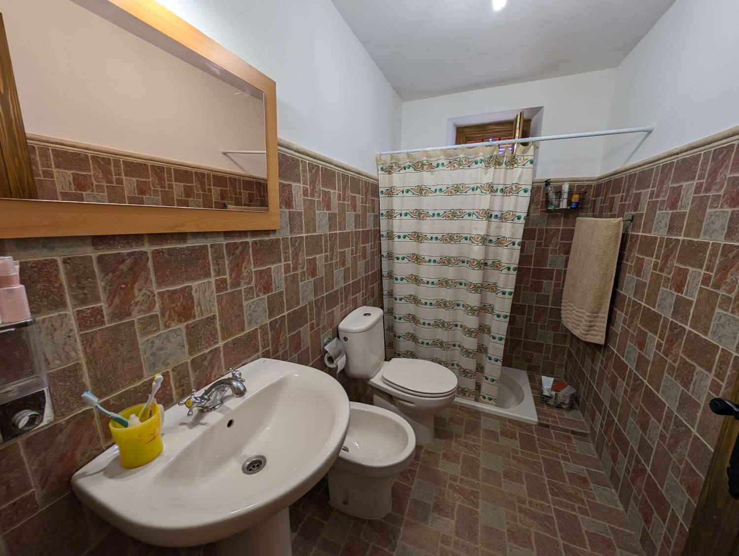 Lovely country house with large plot of land and fantastic views